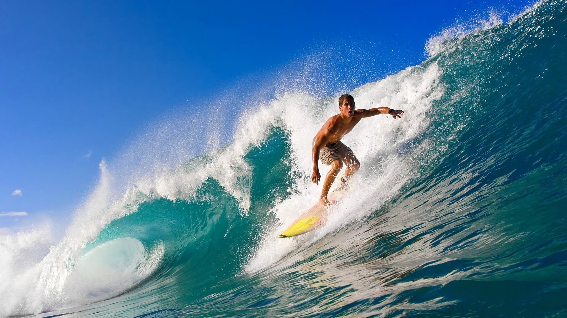 冰雪运动设备升级,滑雪服助力寒冷环境下的运动表现,冰道滑雪服